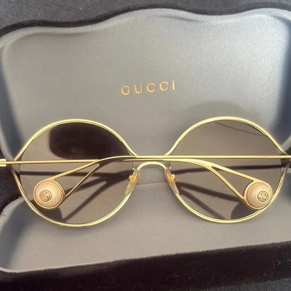 Gucci Gold and Black Sunglasses - Picture 2 of 2